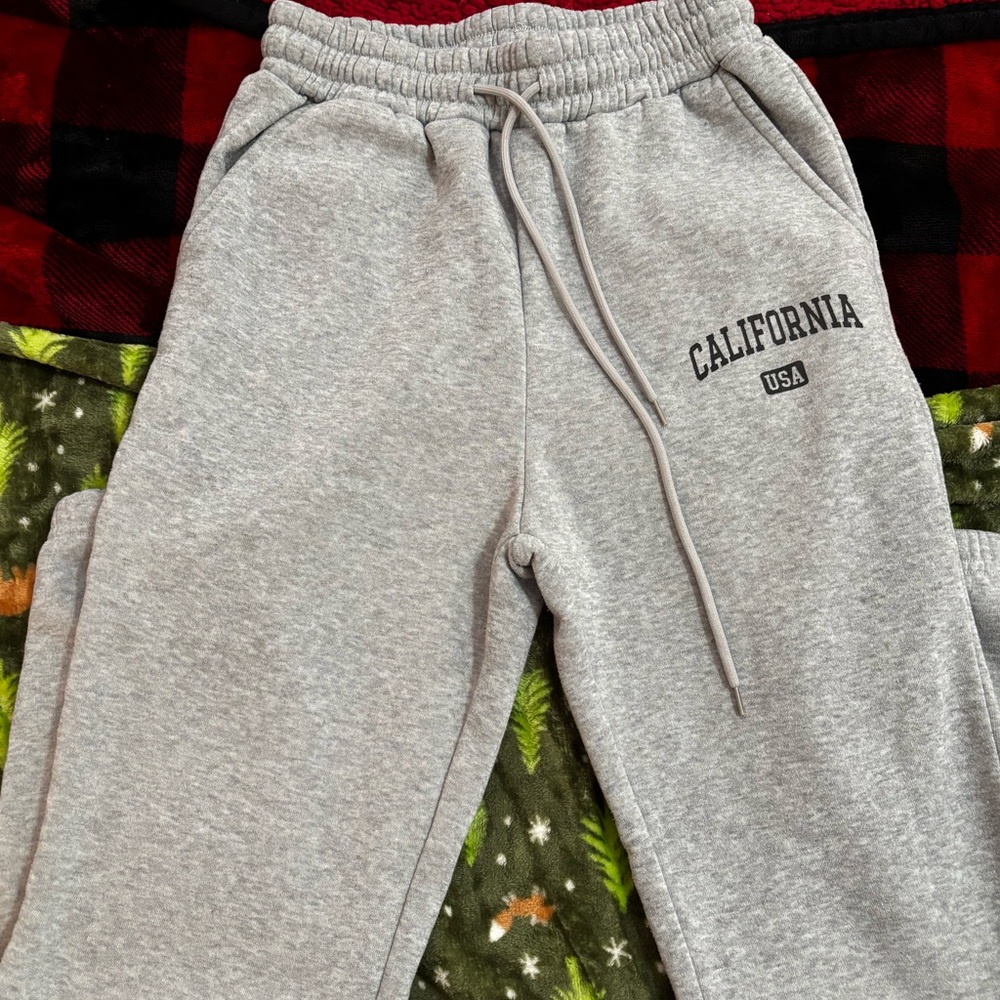 grey sweatpants